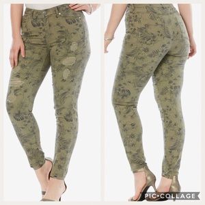 ➕ New Distressed Floral Camo Twill Jeans
